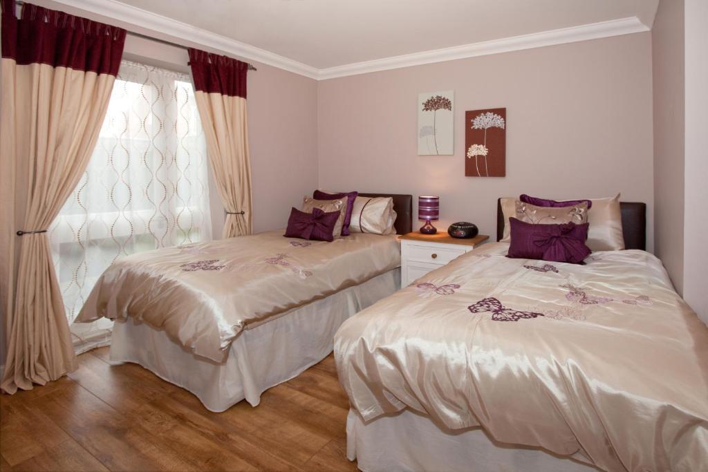 Riverbank View Three Bedroom Apartment With Free Parking York Phòng bức ảnh