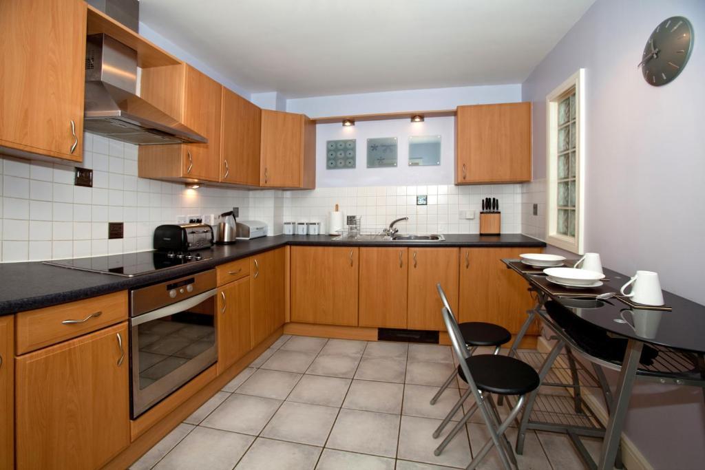 Riverbank View Three Bedroom Apartment With Free Parking York Phòng bức ảnh