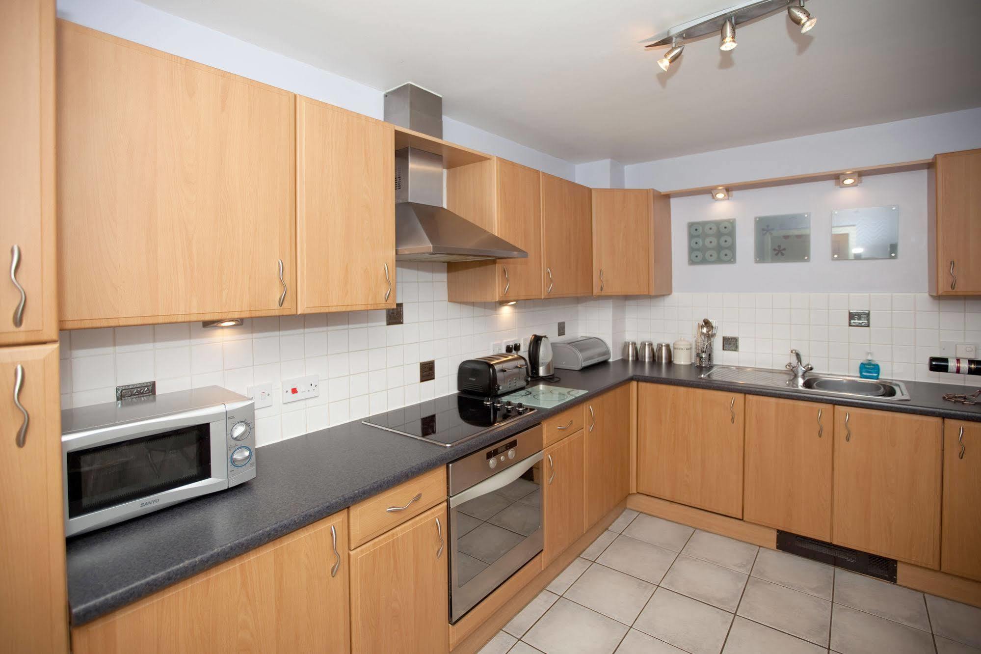 Riverbank View Three Bedroom Apartment With Free Parking York Ngoại thất bức ảnh